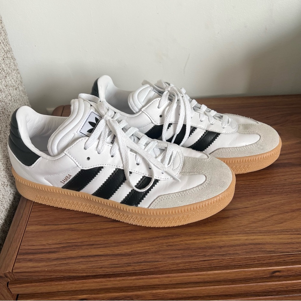 Adidas Samba XLG Originals Mens 8.5
White With Black Stripes Gum Sole
Sneaker